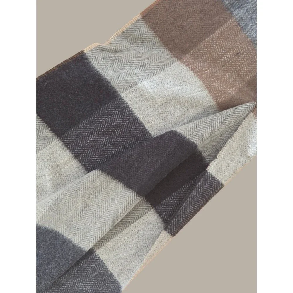 V. FRAAS neutral colored